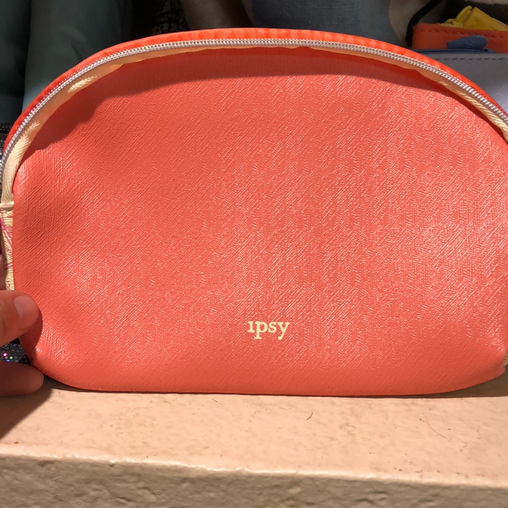 IPSY BAG BUNDLE!!!! - Picture 4 of 8